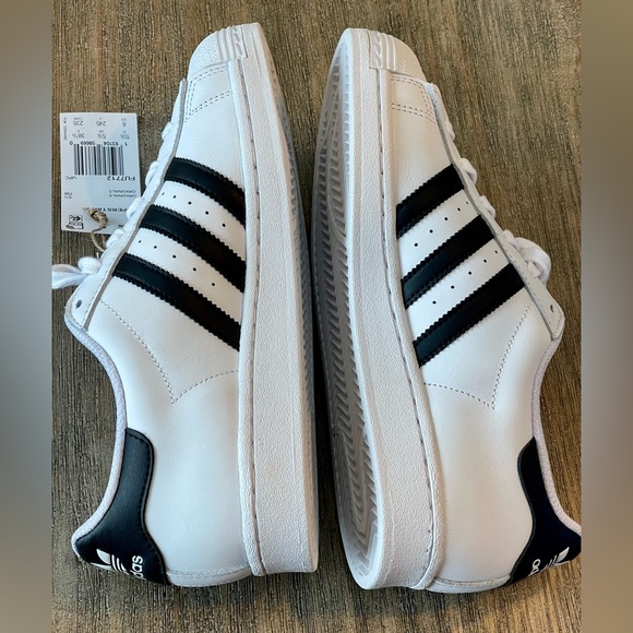 NIB ADIDAS SUPERSTAR CLOUD WHITE/BLACK SIZE 6 YOUTH - Picture 8 of 9